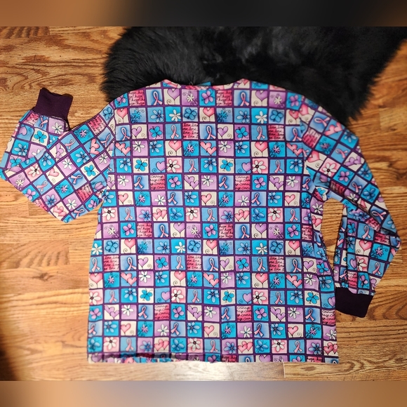 HQ Long Sleeve Scrub Top with Hearts, Flowers, Courage & Love Size Large - Picture 2 of 7